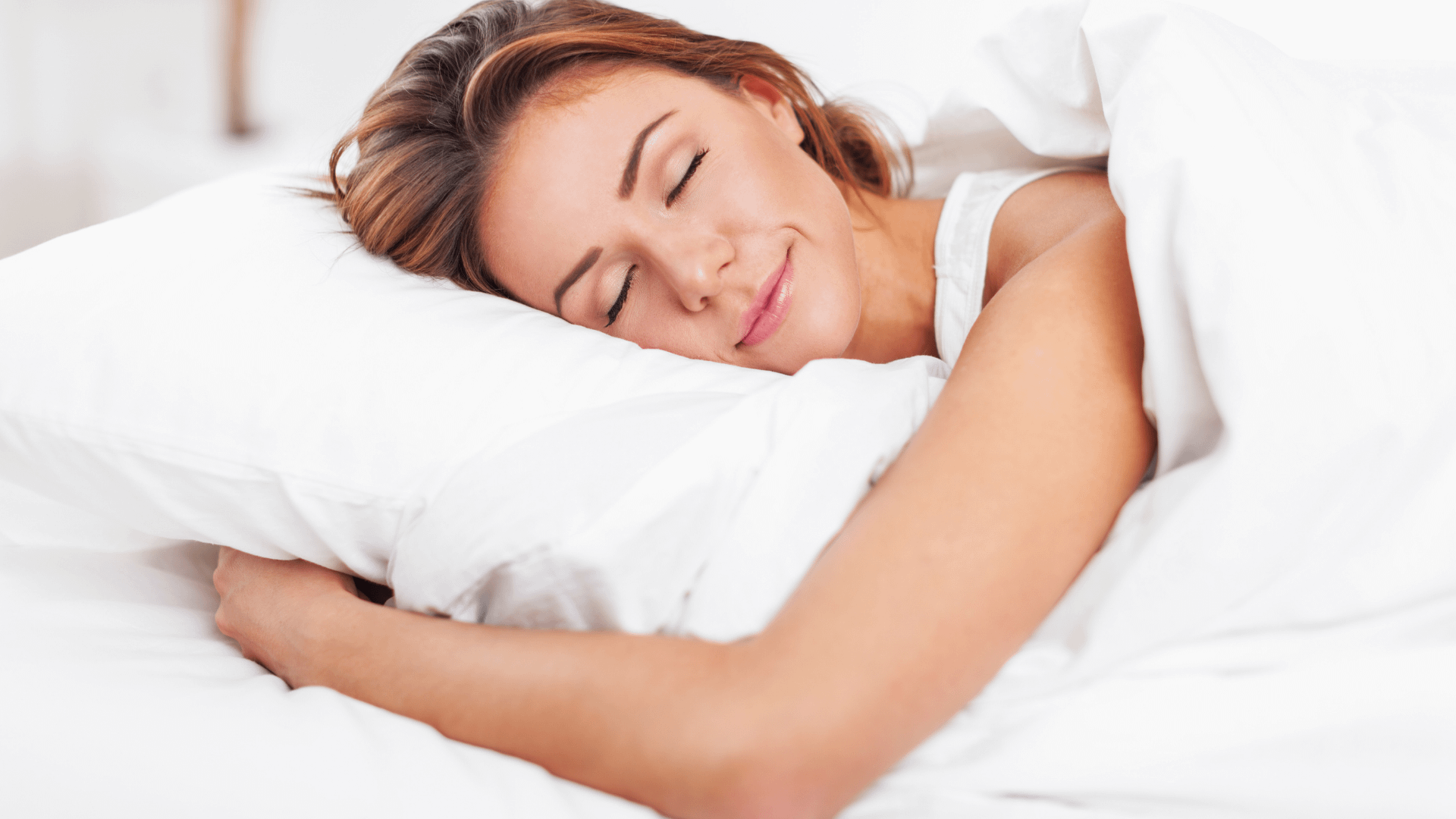 Spiaca usmievavá žena